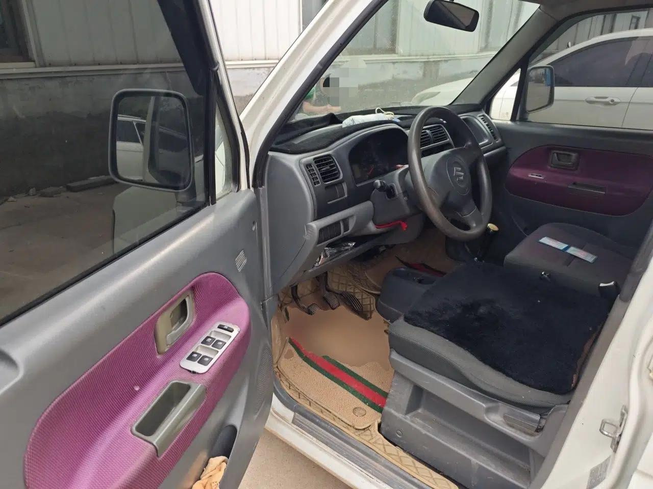 Suzuki Wagon R 2015 1.0L Manual Comfort Model — миниатюра 17