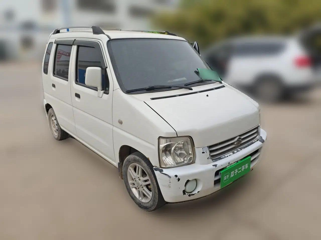Suzuki Wagon R 2015 1.0L Manual Comfort Model — миниатюра 3