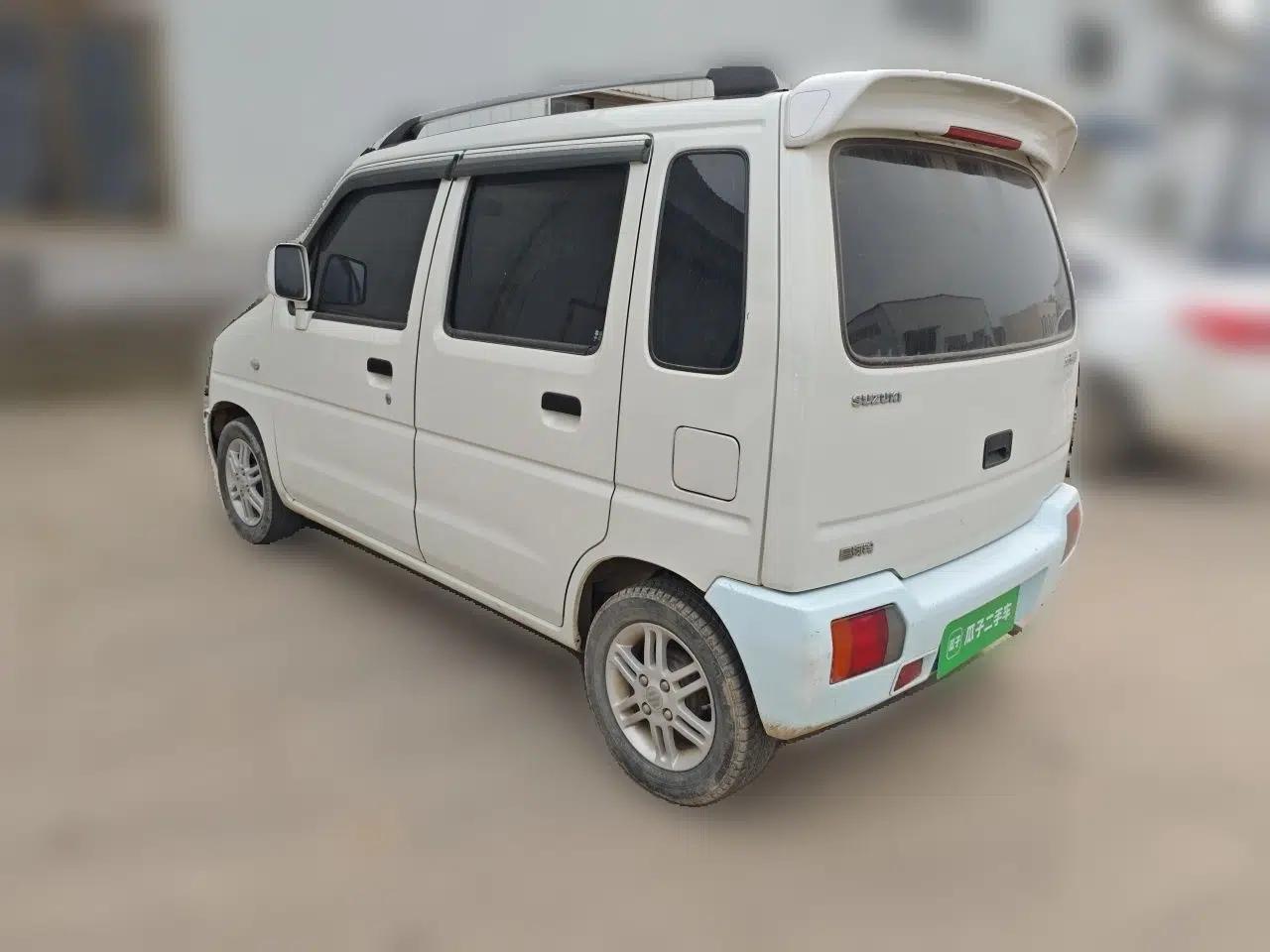 Suzuki Wagon R 2015 1.0L Manual Comfort Model — миниатюра 4