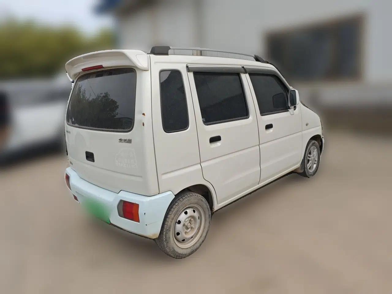 Suzuki Wagon R 2015 1.0L Manual Comfort Model — миниатюра 6