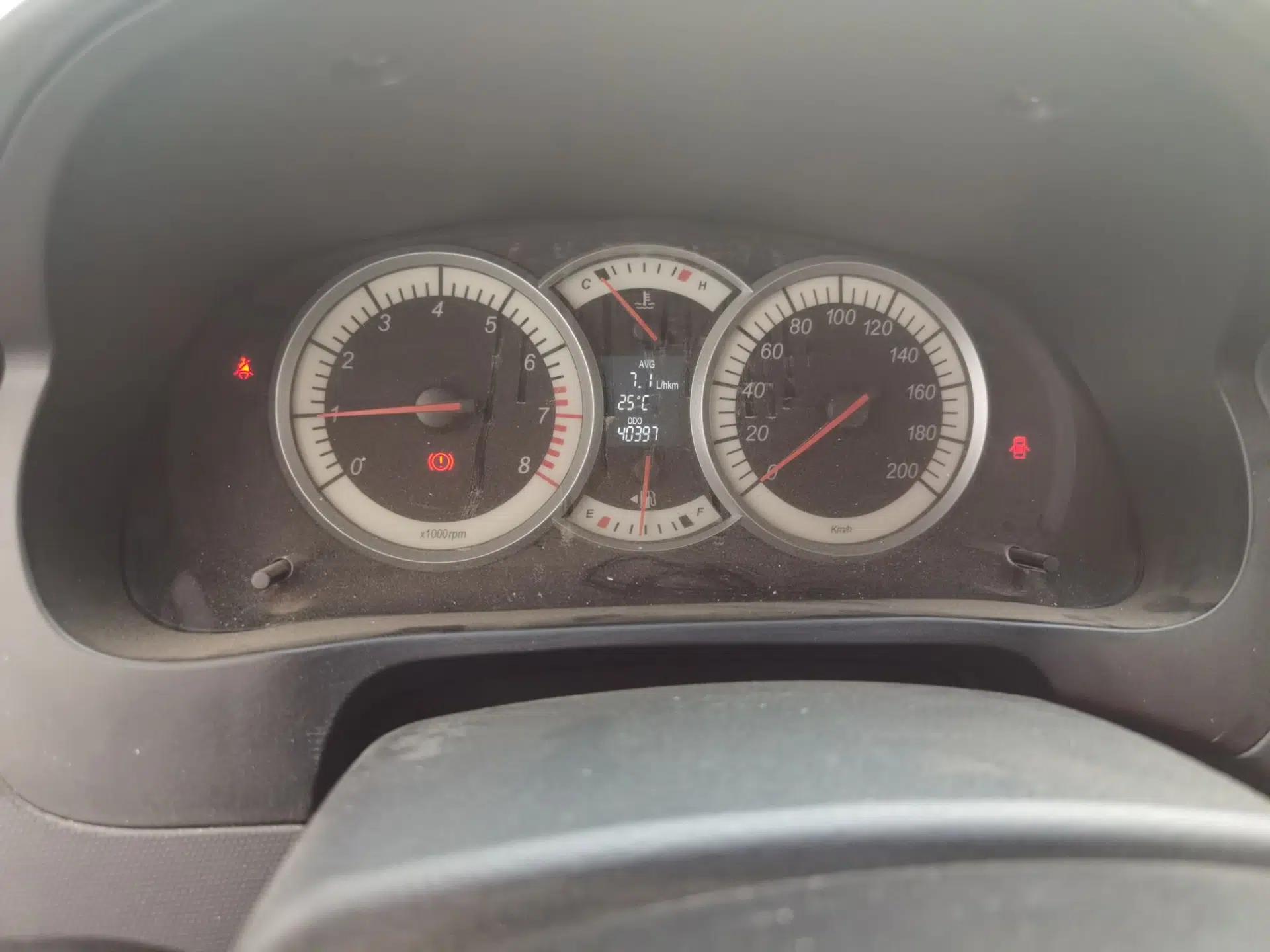 Suzuki Liana A6 2014 Sedan 1.4L Manual Happiness Edition — миниатюра 13