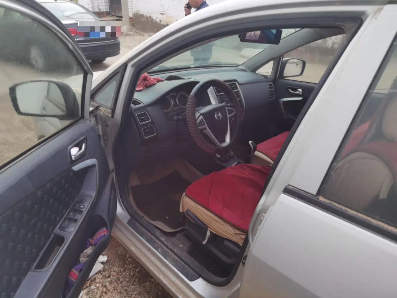 Suzuki Liana A6 2014 Sedan 1.4L Manual Happiness Edition — миниатюра 17