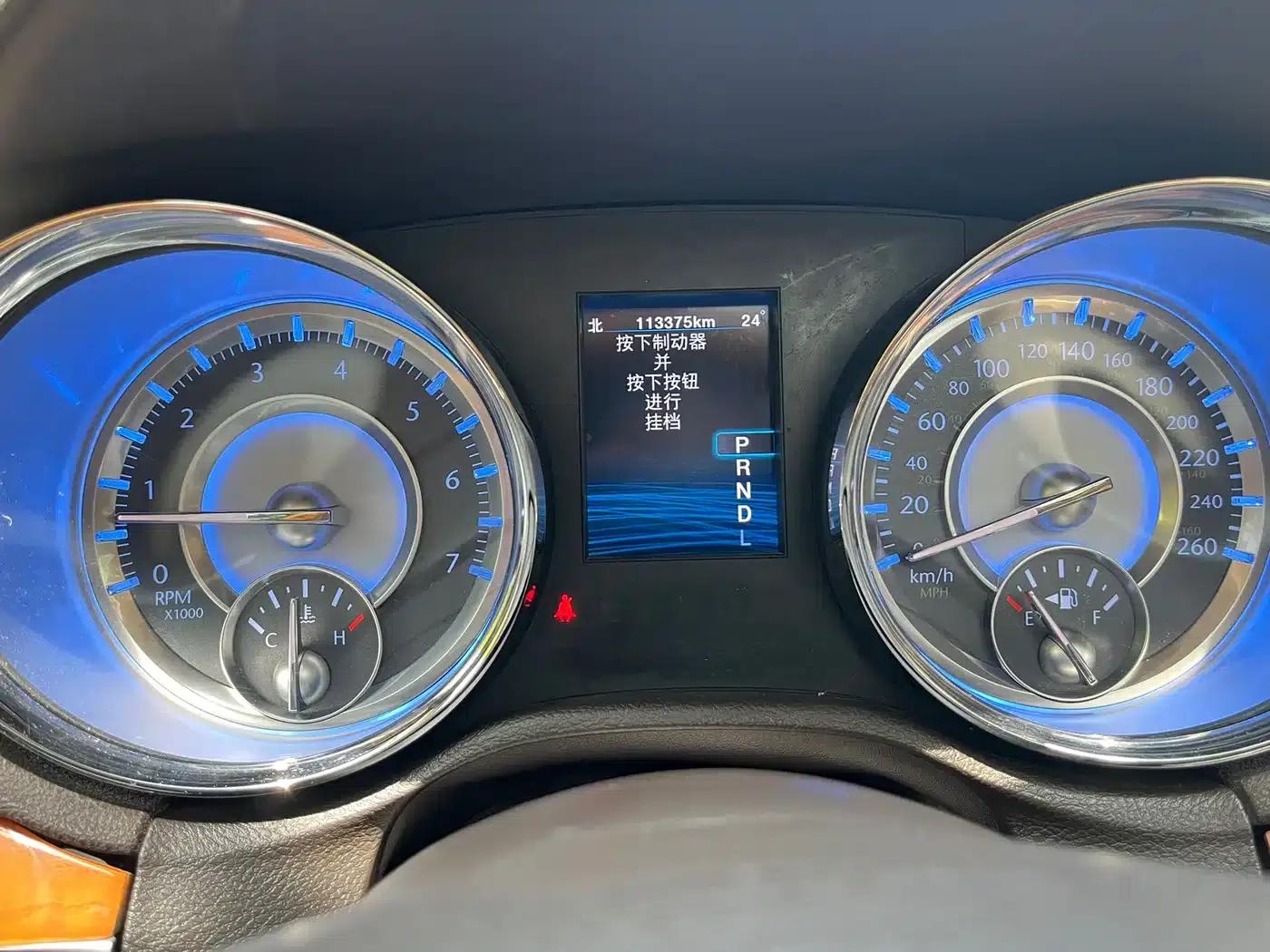 2013 Chrysler 300C Imported Model, 3.6L Premium Edition — миниатюра 12