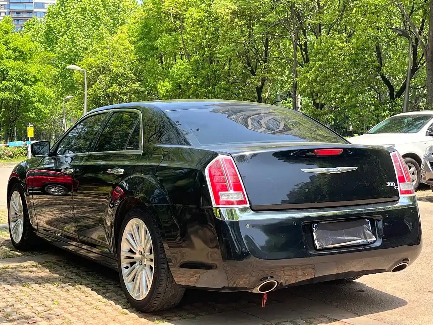 2013 Chrysler 300C Imported Model, 3.6L Premium Edition — миниатюра 5