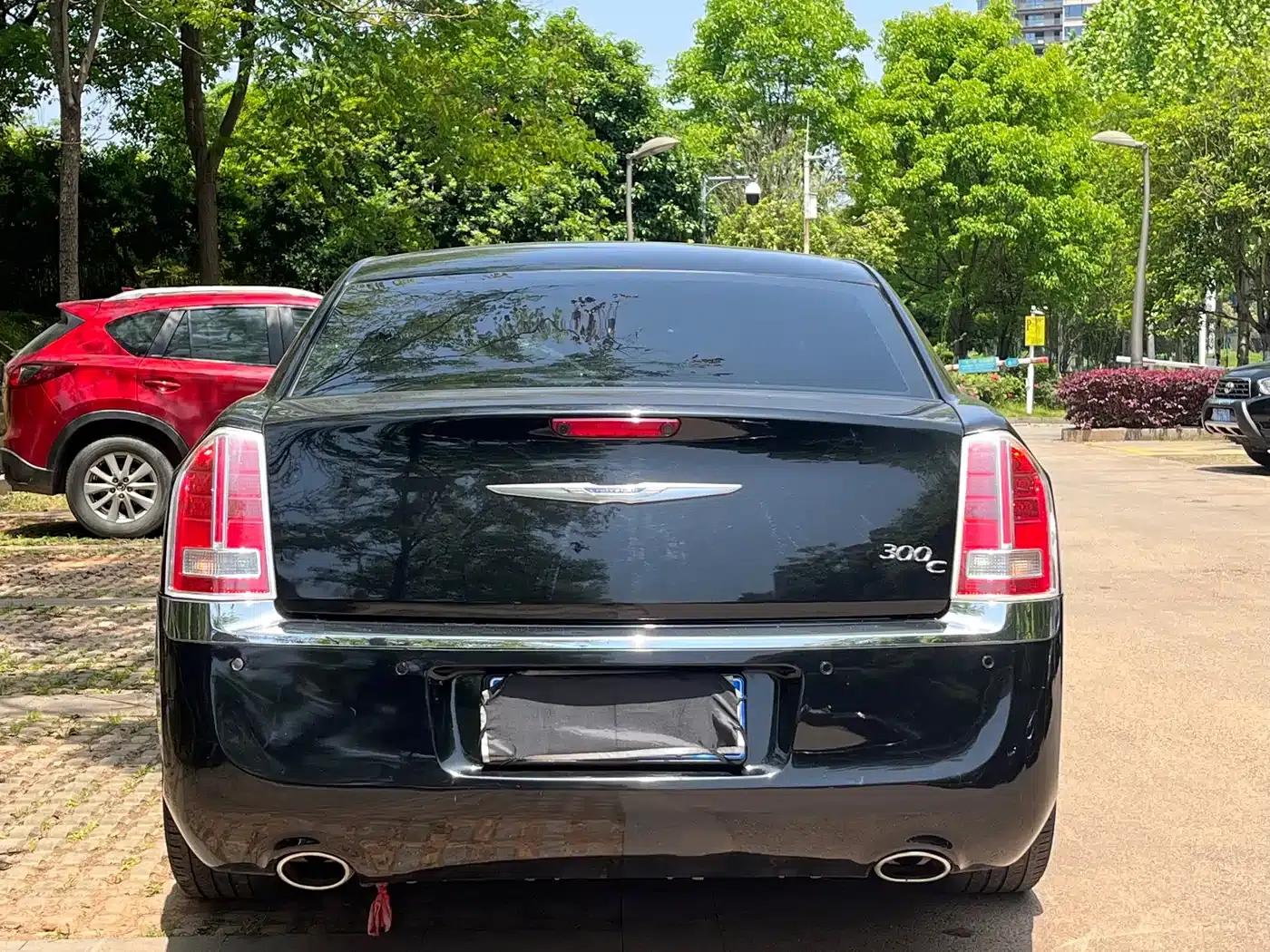 2013 Chrysler 300C Imported Model, 3.6L Premium Edition — миниатюра 6