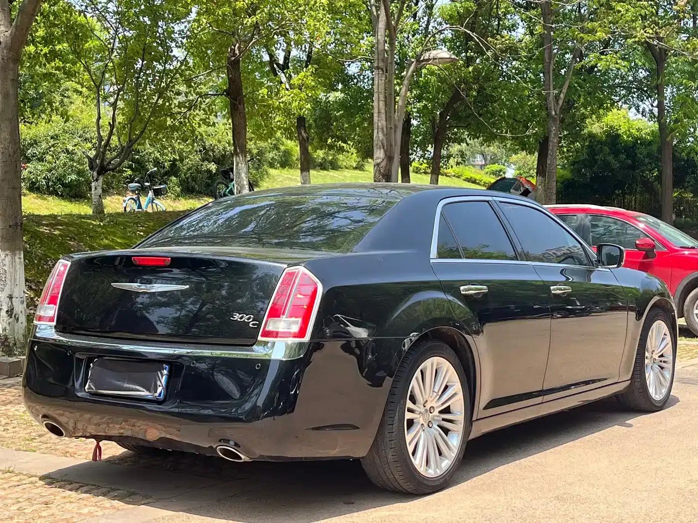 2013 Chrysler 300C Imported Model, 3.6L Premium Edition — миниатюра 7
