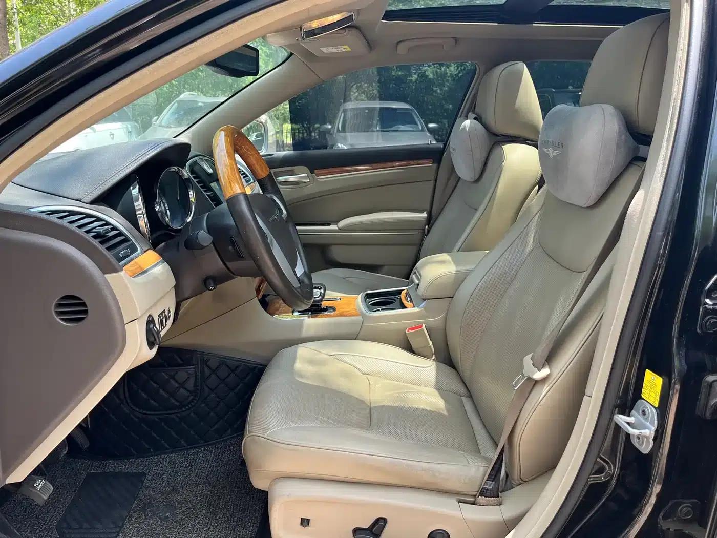 2013 Chrysler 300C Imported Model, 3.6L Premium Edition — миниатюра 8