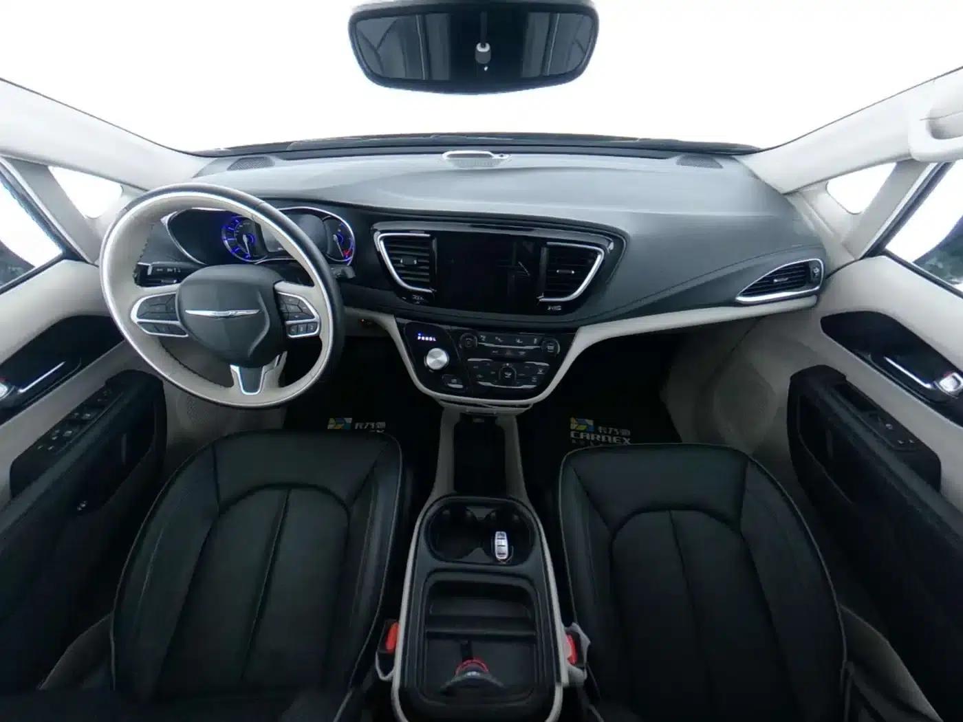 2019 Chrysler Grand Voyager PHEV (Imported) 3.6L Plug-in Hybrid — миниатюра 12