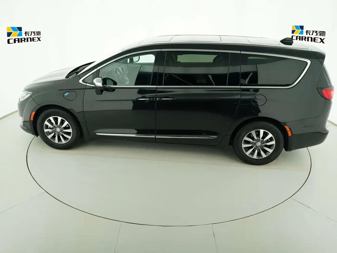 2019 Chrysler Grand Voyager PHEV (Imported) 3.6L Plug-in Hybrid — миниатюра 3