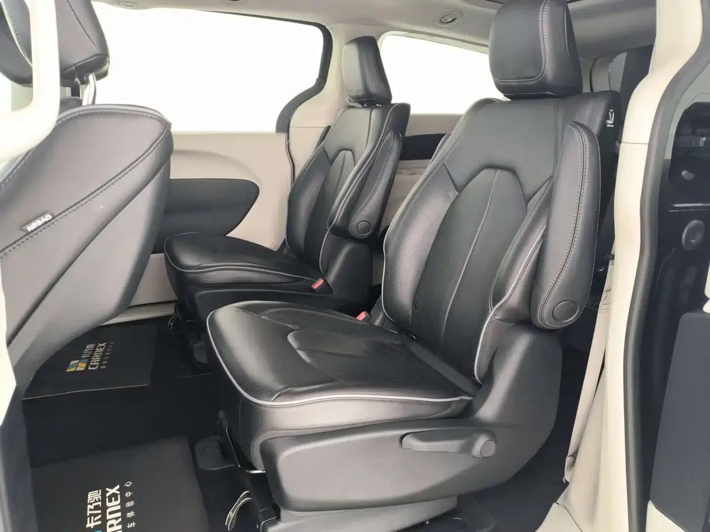 2019 Chrysler Grand Voyager PHEV (Imported) 3.6L Plug-in Hybrid — миниатюра 10