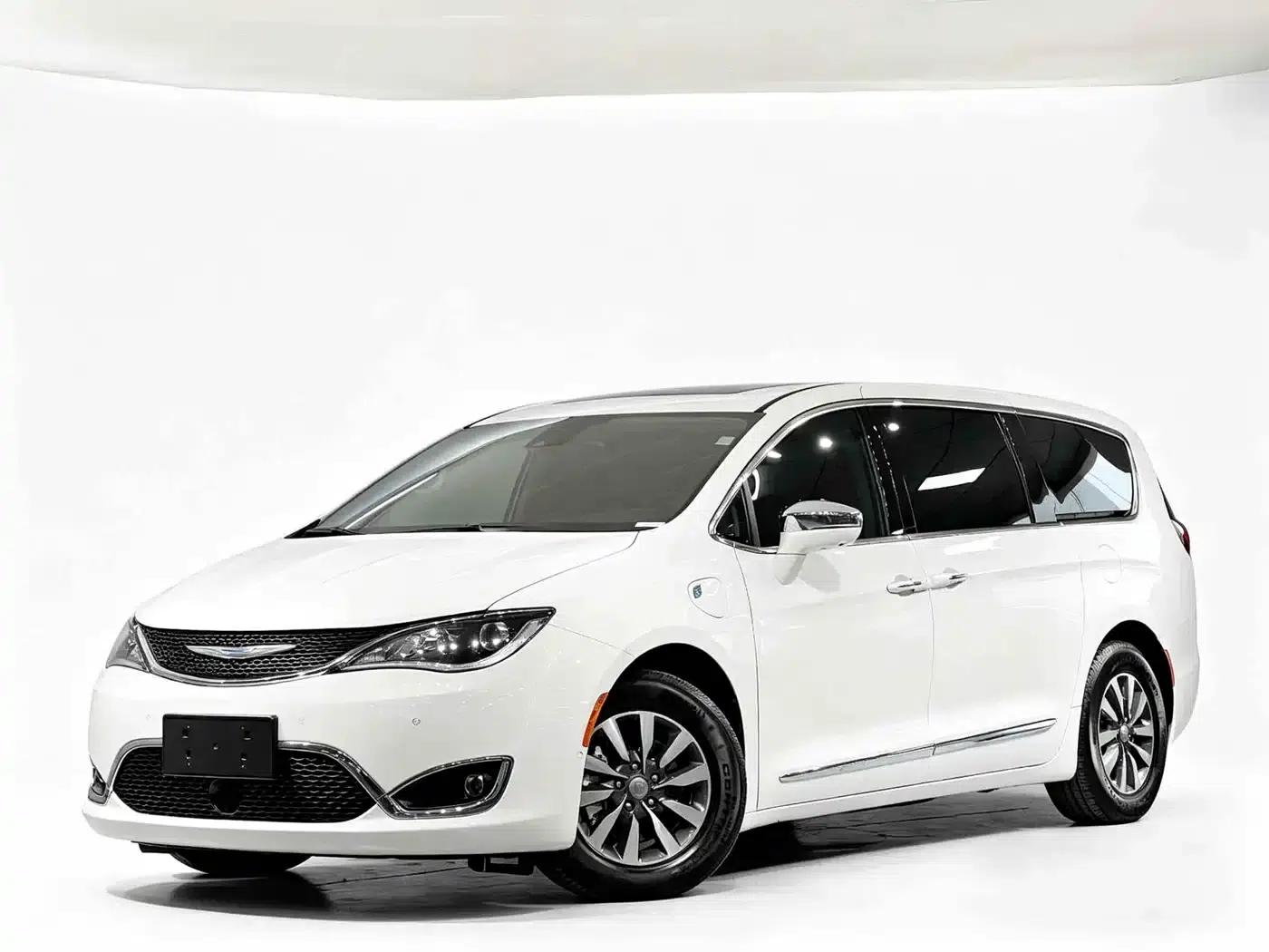 2019 Chrysler Grand Voyager PHEV (Imported) 3.6L Plug-in Hybrid — миниатюра 1