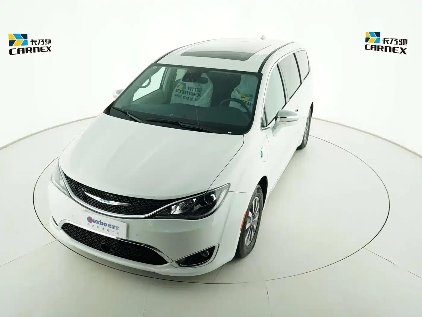 2019 Chrysler Grand Voyager PHEV (Imported) 3.6L Plug-in Hybrid — миниатюра 2