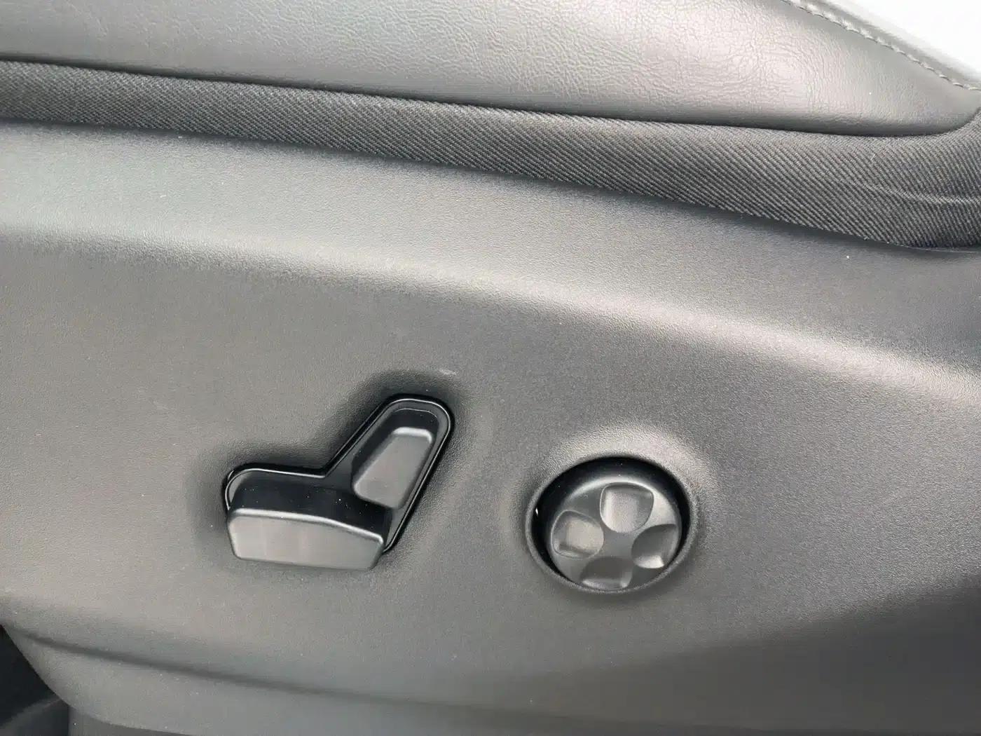 2019 Chrysler Grand Voyager PHEV (Imported) 3.6L Plug-in Hybrid — миниатюра 11