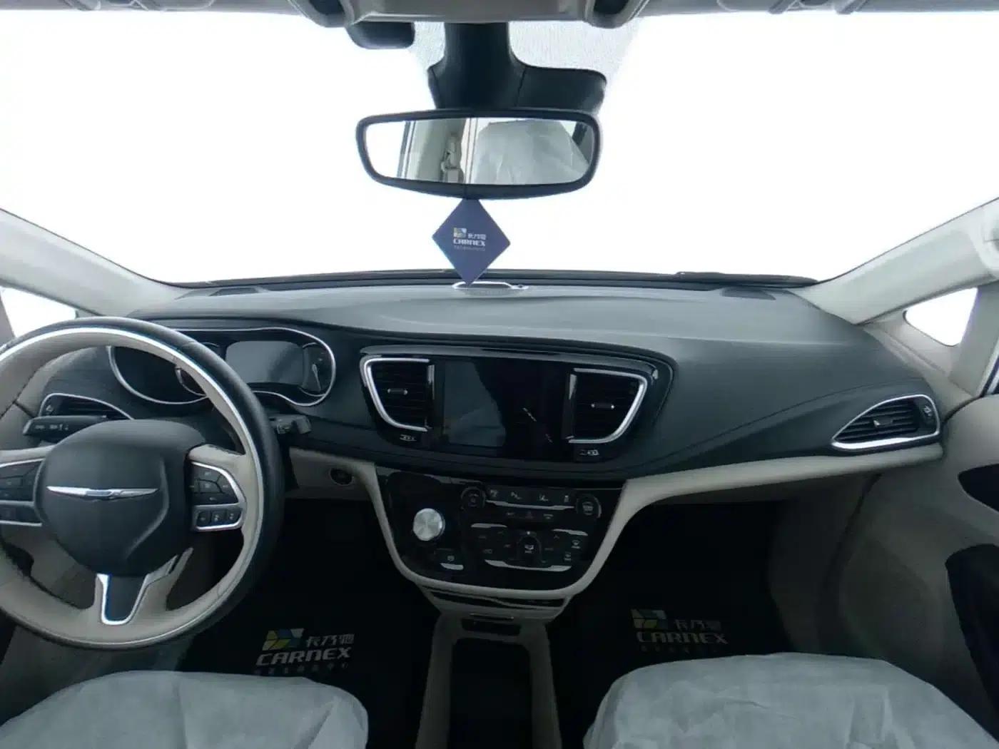 2019 Chrysler Grand Voyager PHEV (Imported) 3.6L Plug-in Hybrid — миниатюра 13