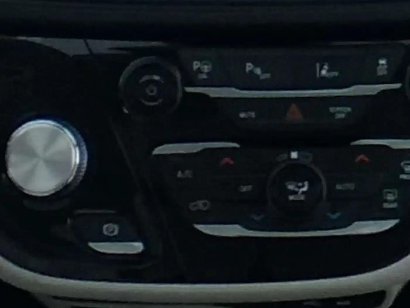2019 Chrysler Grand Voyager PHEV (Imported) 3.6L Plug-in Hybrid — миниатюра 14