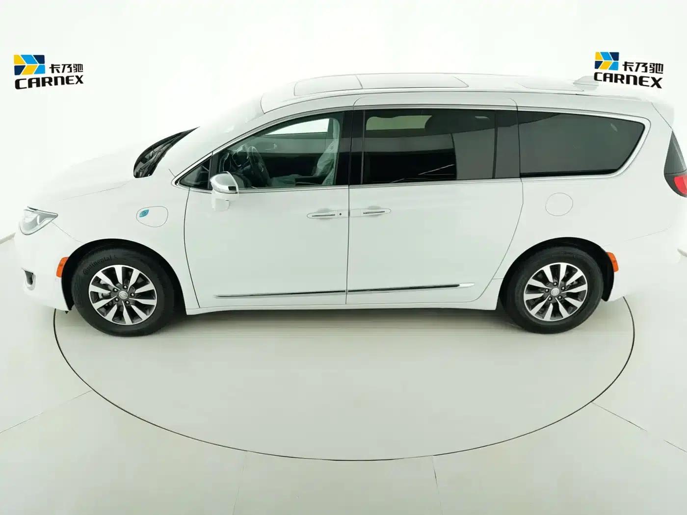 2019 Chrysler Grand Voyager PHEV (Imported) 3.6L Plug-in Hybrid — миниатюра 4