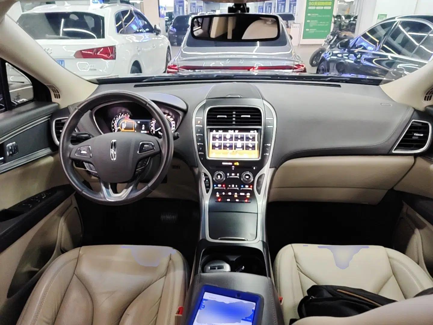 Lincoln MKX 2017 2.0T Two-Wheel Drive Deluxe Edition — миниатюра 13