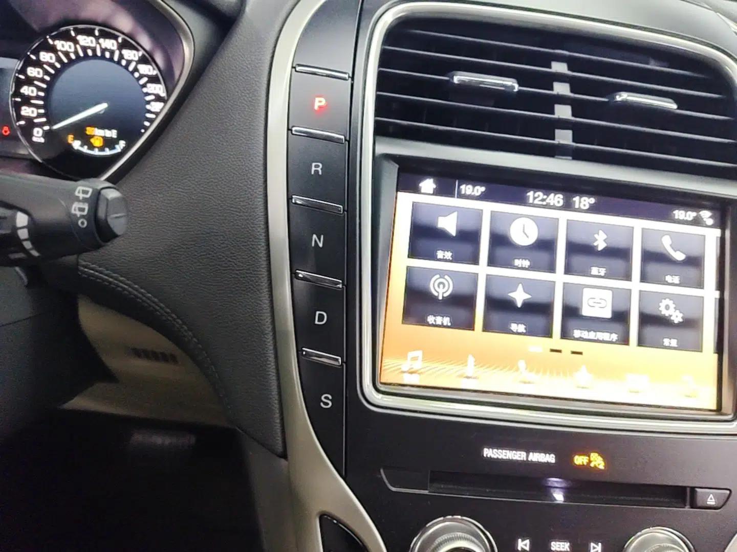 Lincoln MKX 2017 2.0T Two-Wheel Drive Deluxe Edition — миниатюра 17
