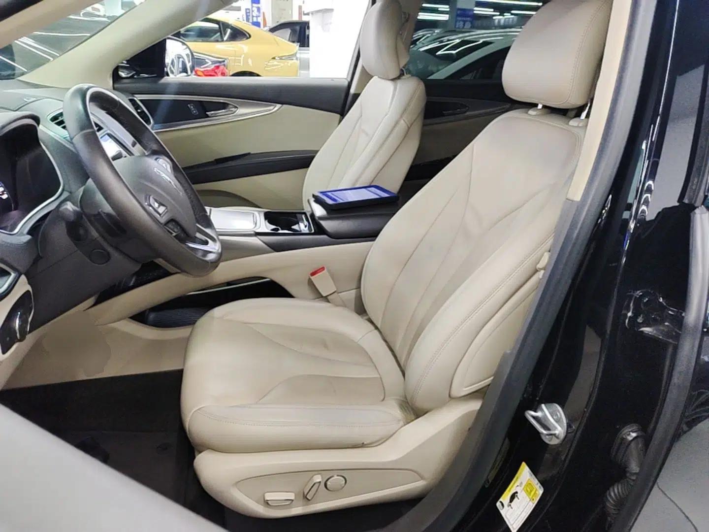 Lincoln MKX 2017 2.0T Two-Wheel Drive Deluxe Edition — миниатюра 18