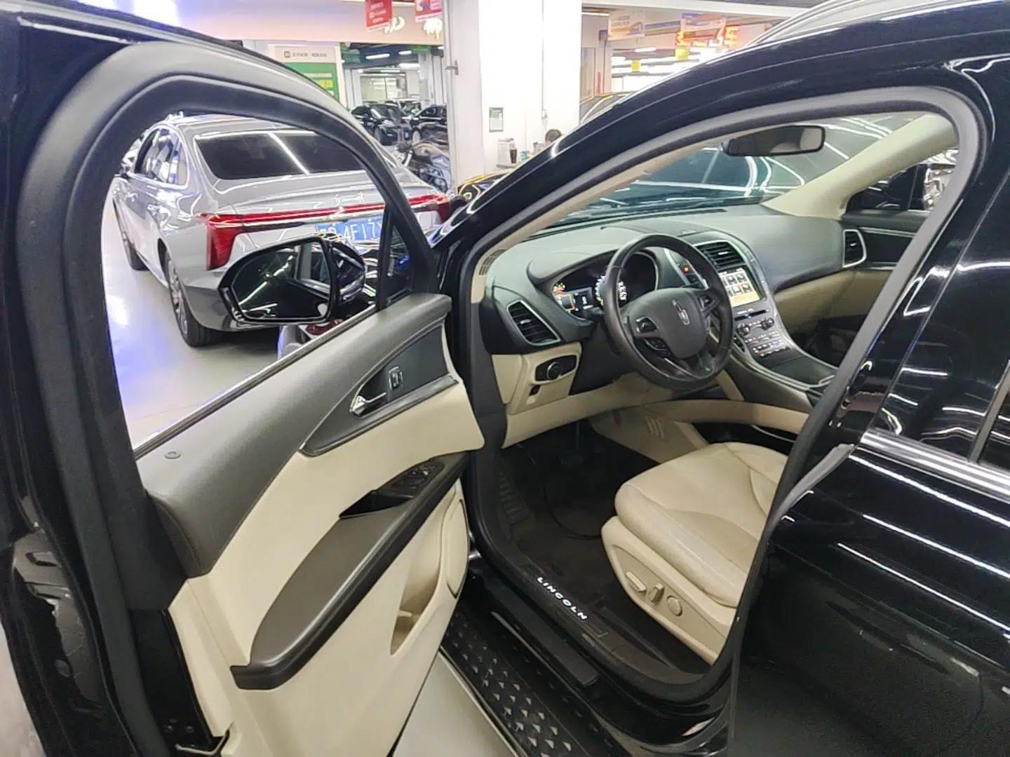 Lincoln MKX 2017 2.0T Two-Wheel Drive Deluxe Edition — миниатюра 19
