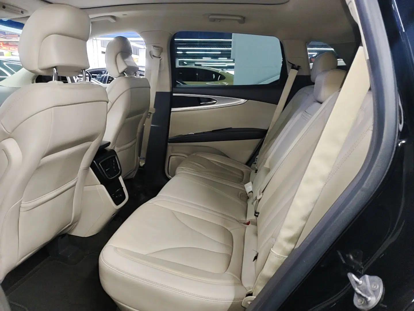 Lincoln MKX 2017 2.0T Two-Wheel Drive Deluxe Edition — миниатюра 20