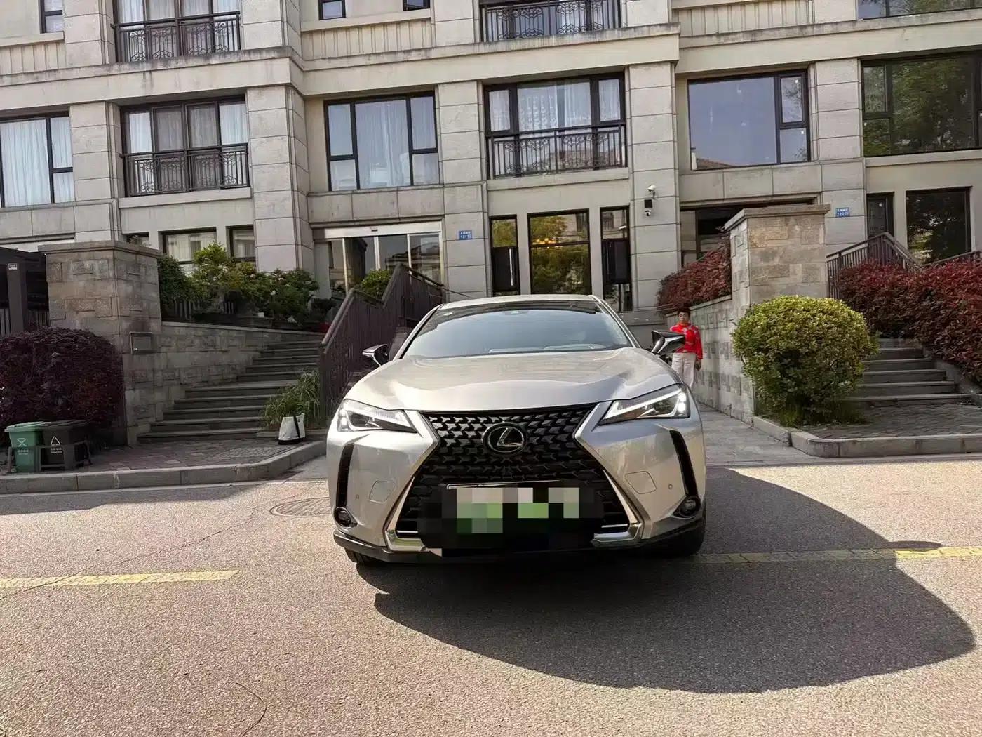 Lexus UX PHEV 2020 300e Pure Enjoyment Edition — миниатюра 2