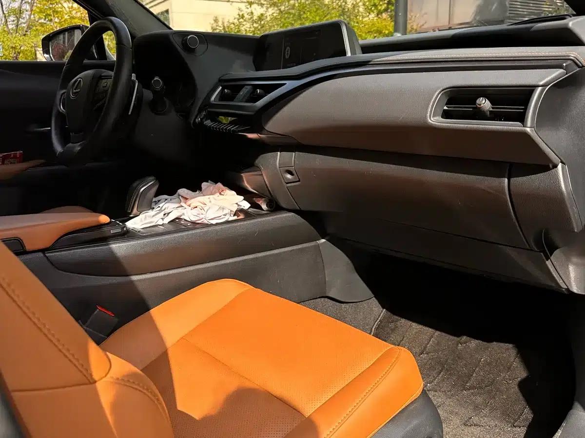 Lexus UX PHEV 2020 300e Pure Enjoyment Edition — миниатюра 7