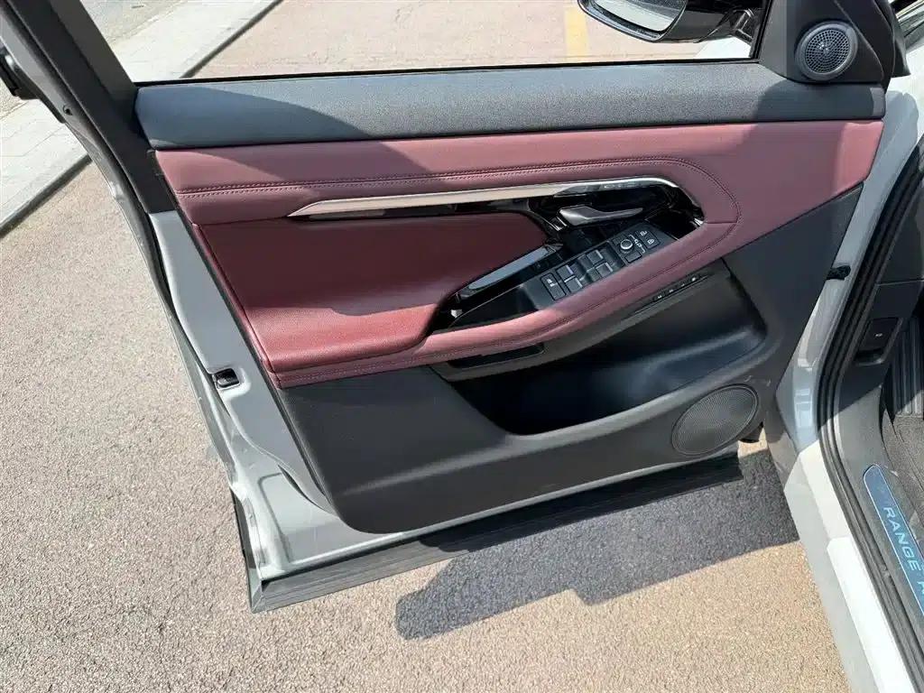 Range Rover Evoque Hybrid 2023 Model: Evoque L P300e Plug-in Electric Hybrid — миниатюра 6