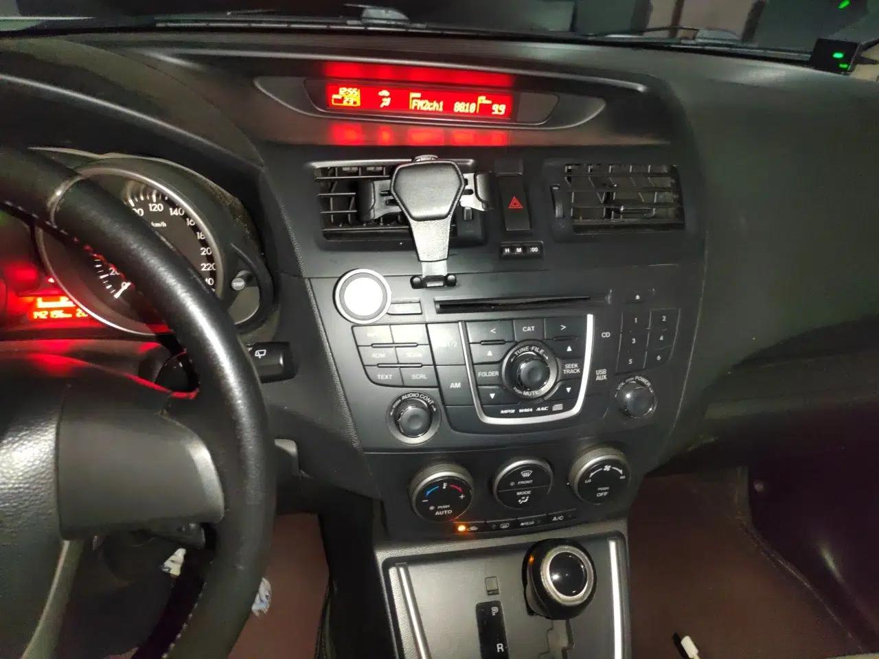 Mazda 5 2013 2.0L Automatic Luxury Edition — миниатюра 14