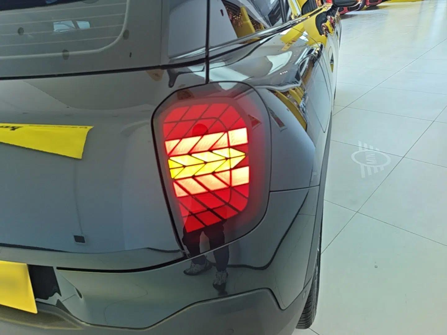 MINI Electric ACEMAN 2024 E Classic Edition — миниатюра 8