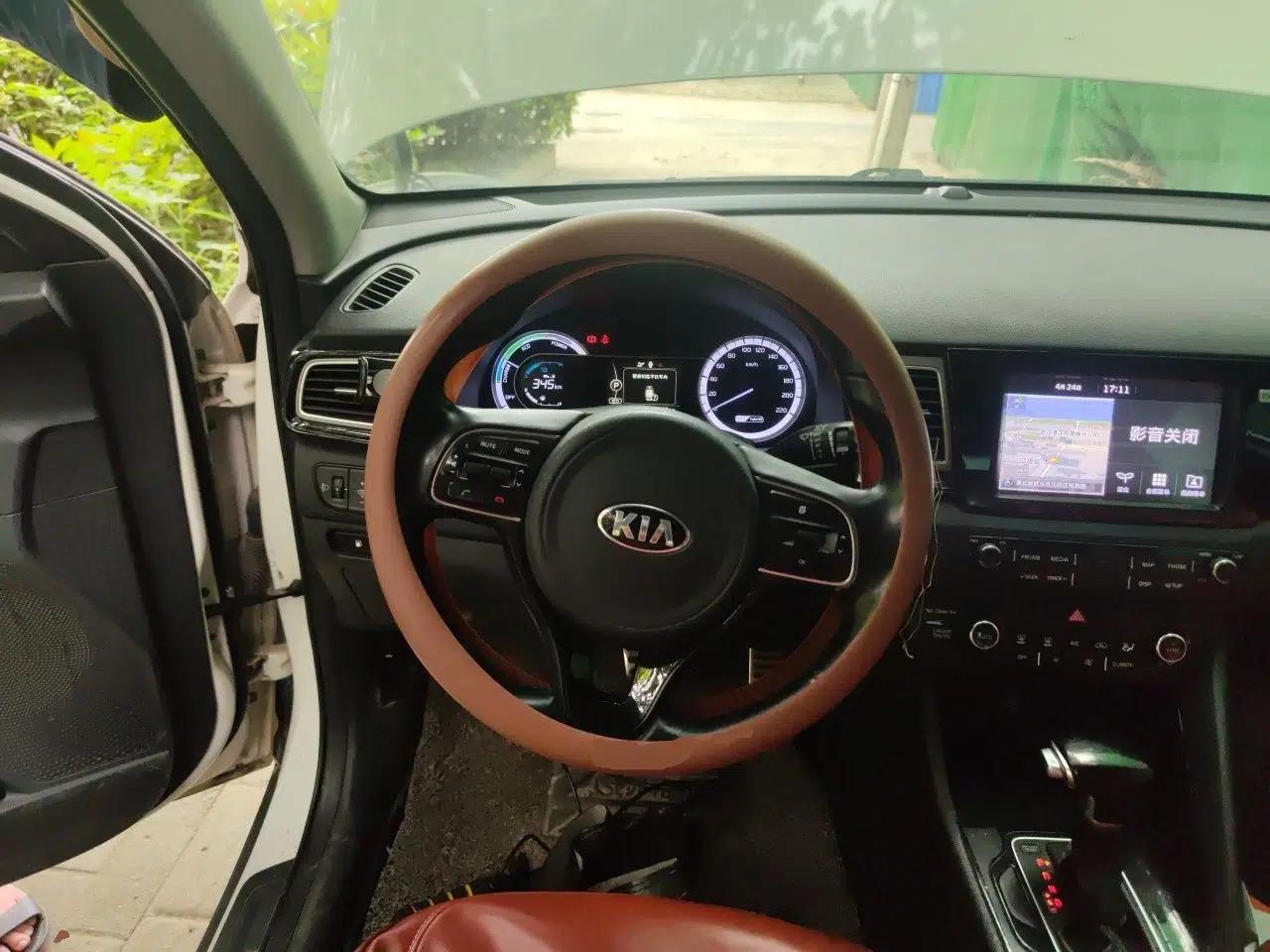 Kia Niro 2017 1.6L Luxury Edition — миниатюра 11