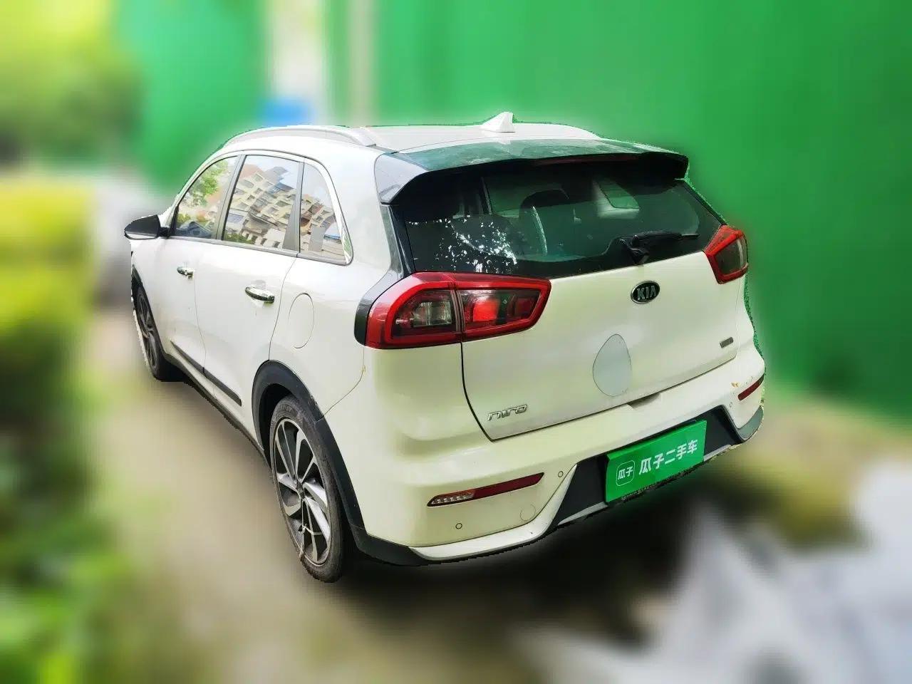 Kia Niro 2017 1.6L Luxury Edition — миниатюра 4