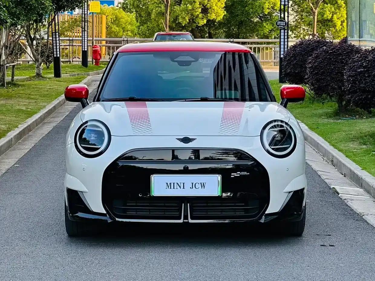 2025 JOHN COOPER WORKS Electric MINI JCW — миниатюра 2