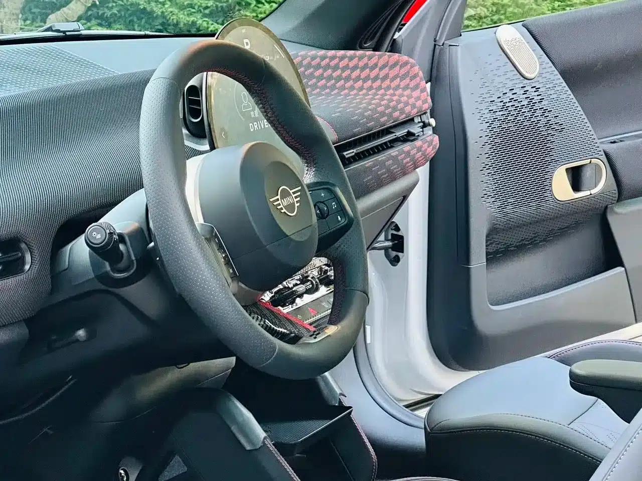 2025 JOHN COOPER WORKS Electric MINI JCW — миниатюра 11
