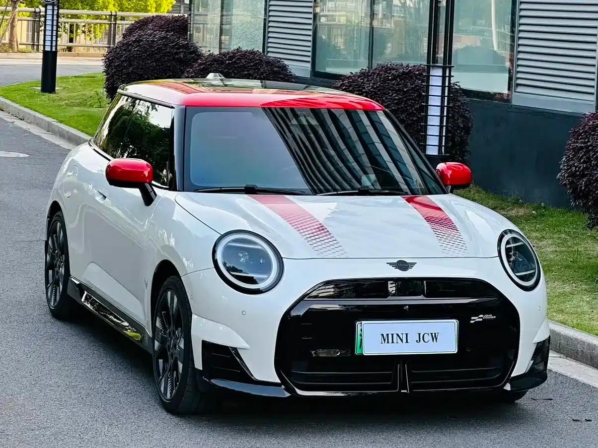 2025 JOHN COOPER WORKS Electric MINI JCW — миниатюра 3