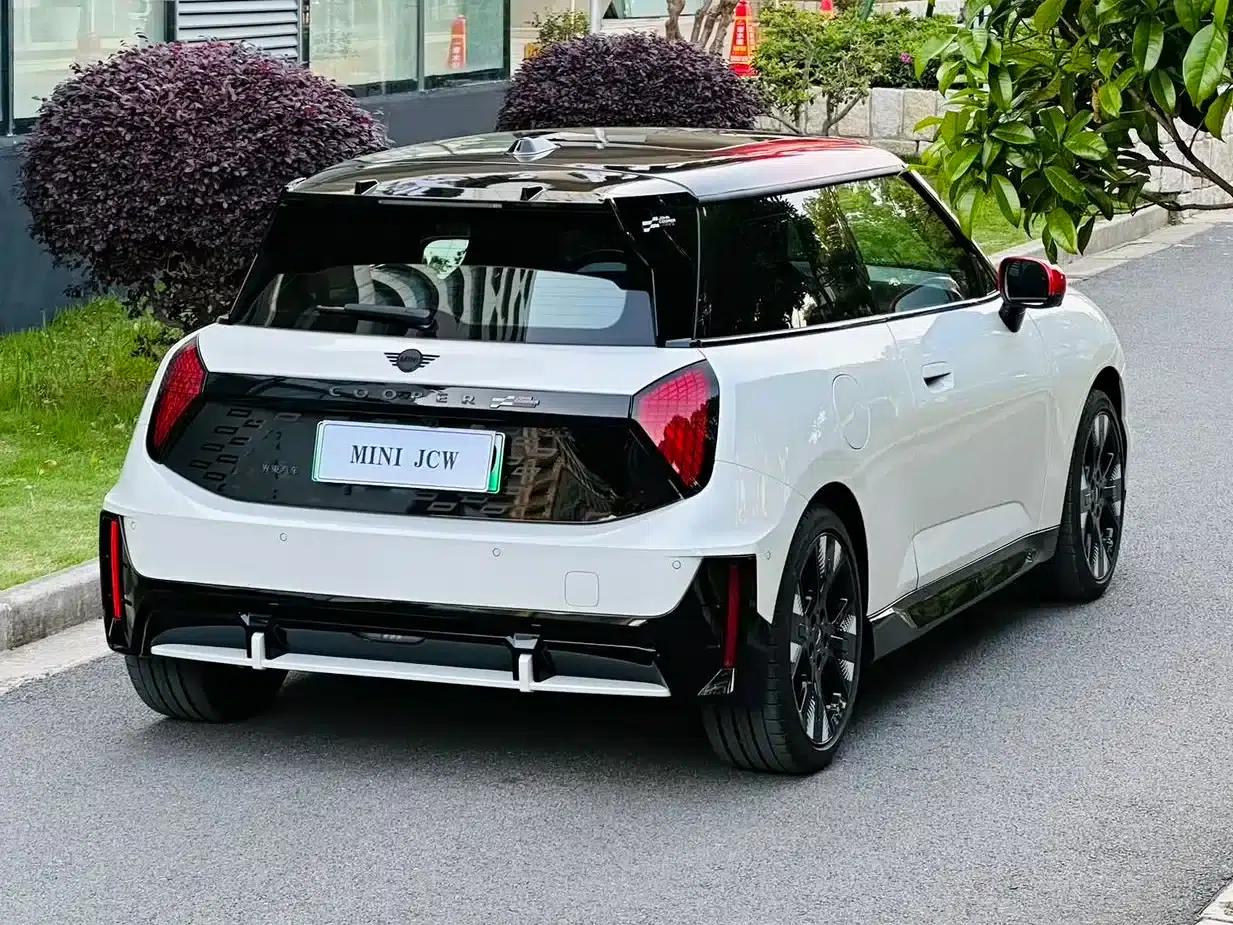 2025 JOHN COOPER WORKS Electric MINI JCW — миниатюра 6