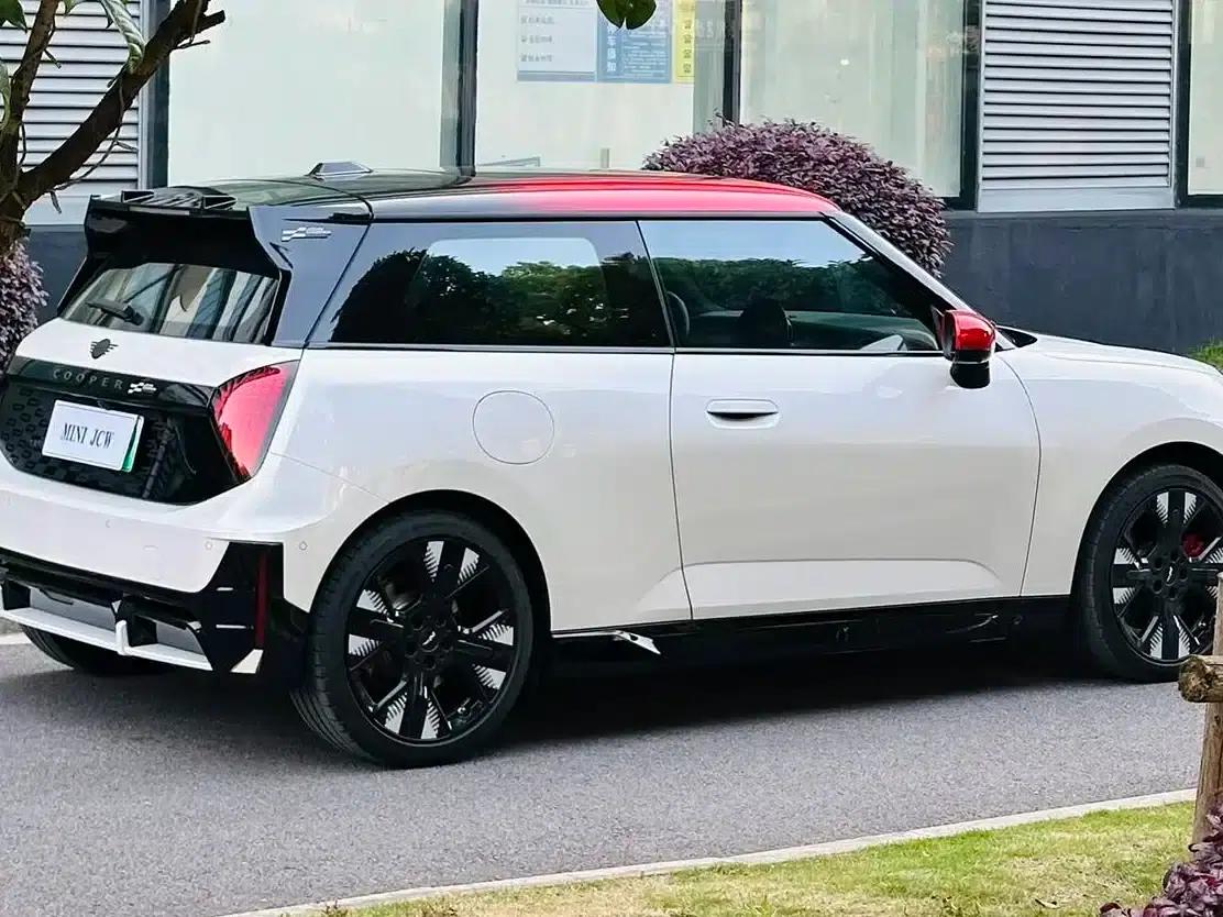 2025 JOHN COOPER WORKS Electric MINI JCW — миниатюра 8