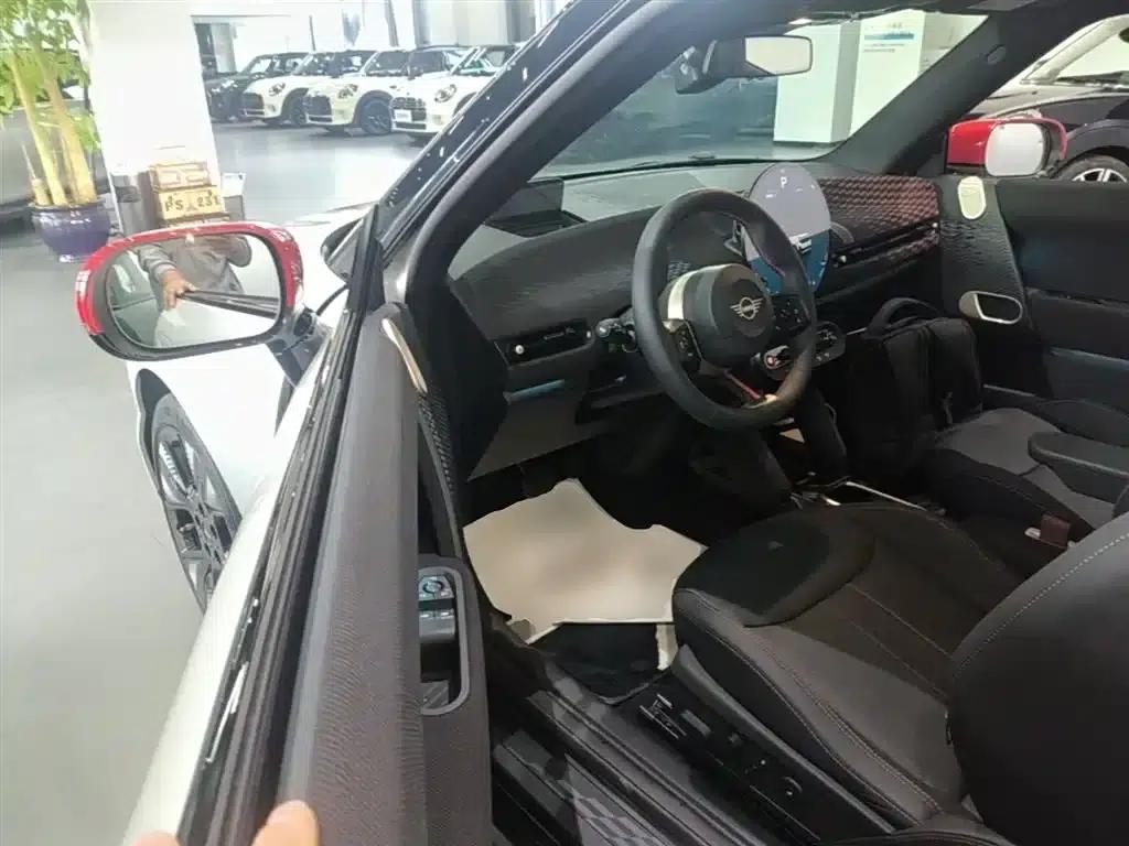 2025 JOHN COOPER WORKS Electric MINI JCW — миниатюра 16