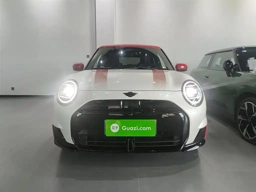 2025 JOHN COOPER WORKS Electric MINI JCW — миниатюра 3