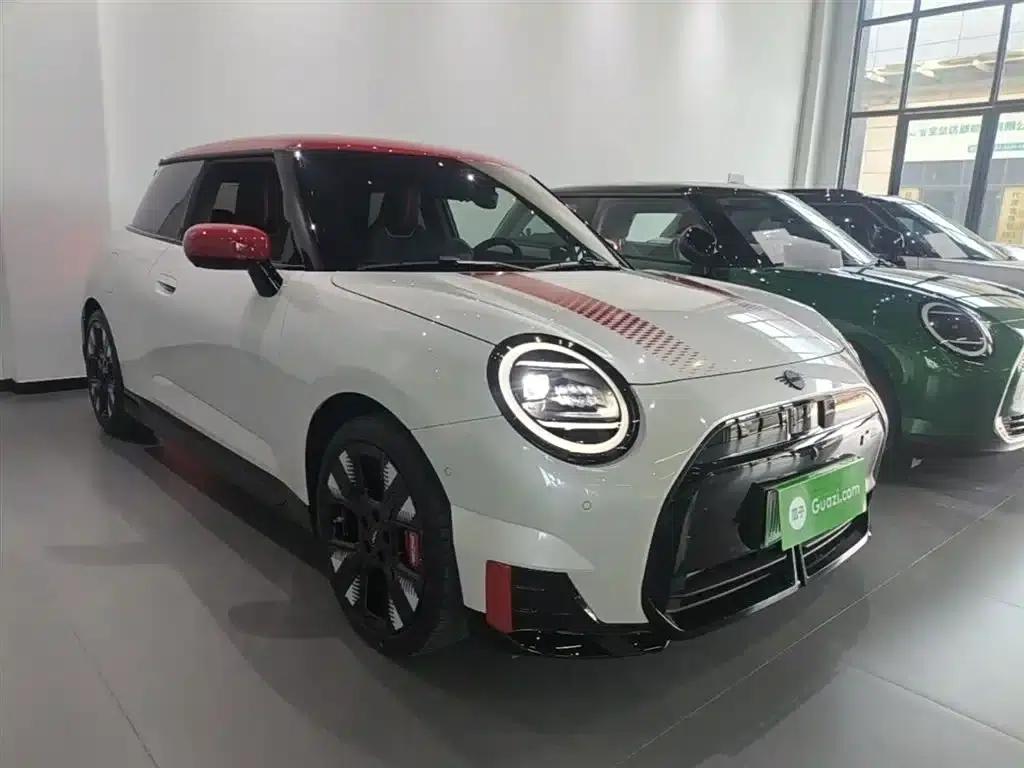 2025 JOHN COOPER WORKS Electric MINI JCW — миниатюра 4