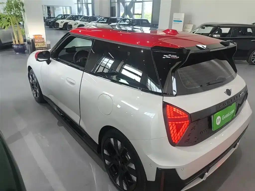 2025 JOHN COOPER WORKS Electric MINI JCW — миниатюра 5