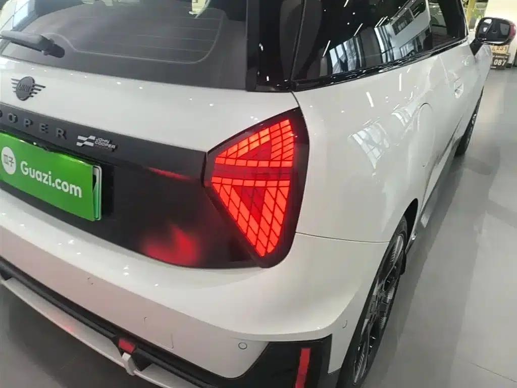 2025 JOHN COOPER WORKS Electric MINI JCW — миниатюра 8