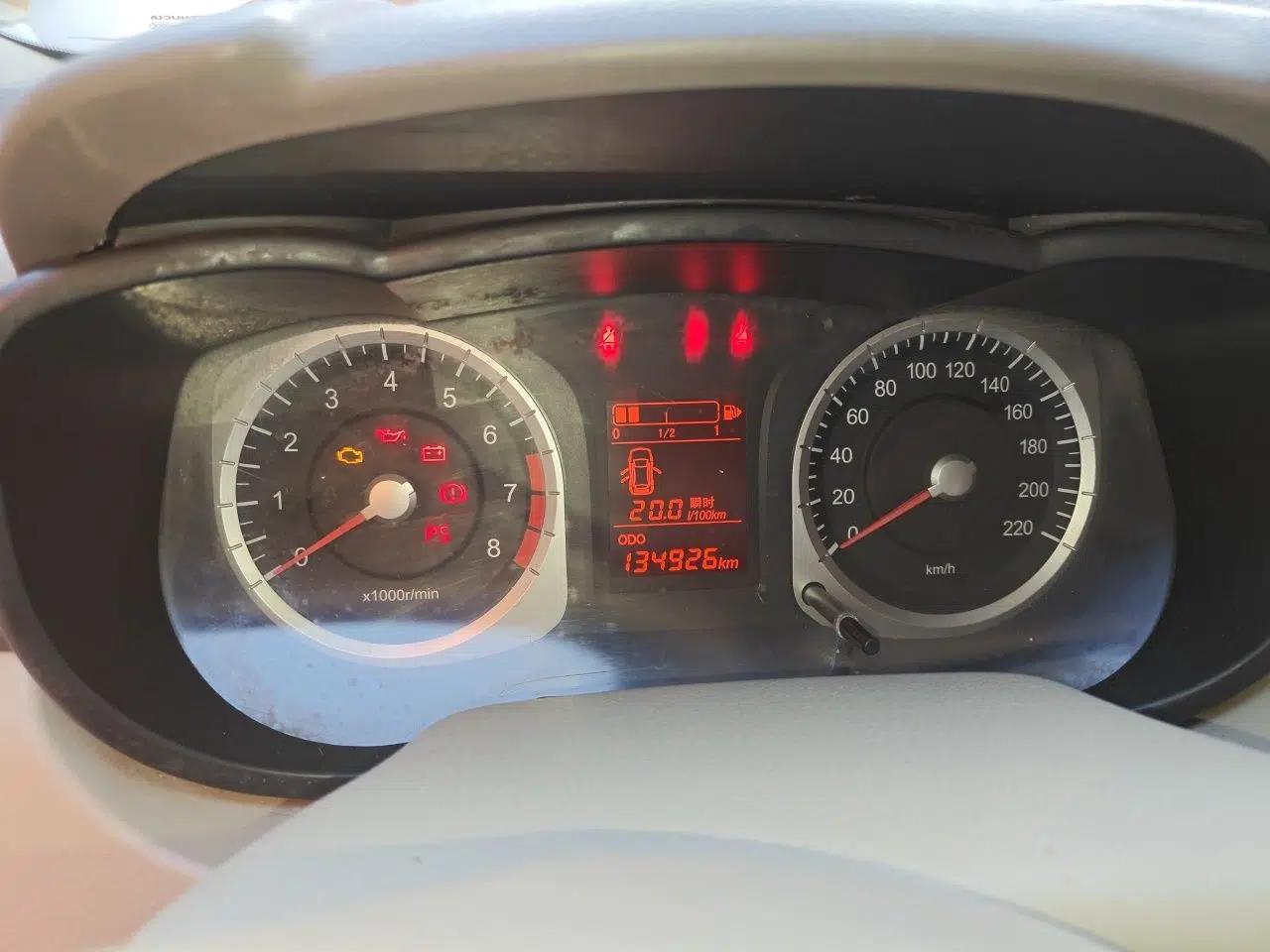 Venucia D50 2013 1.6L Manual Fashion Edition — миниатюра 12