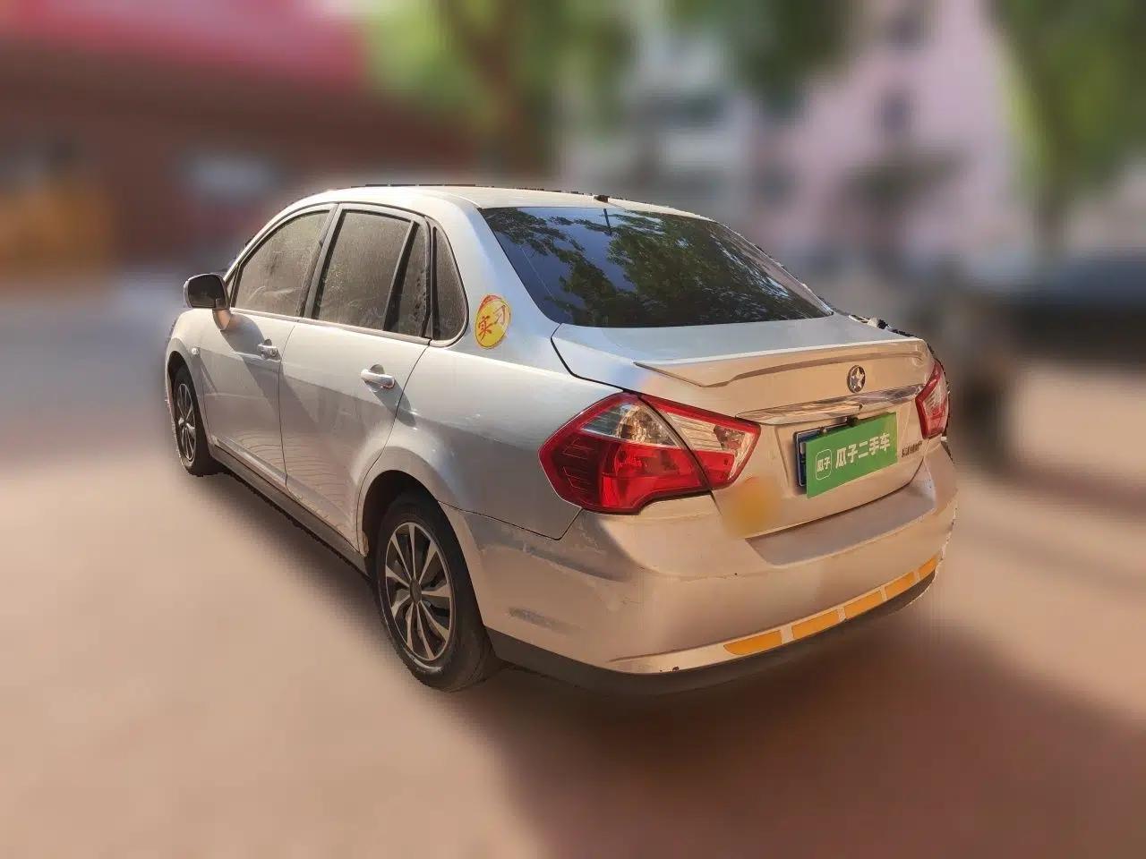 Venucia D50 2013 1.6L Manual Fashion Edition — миниатюра 4