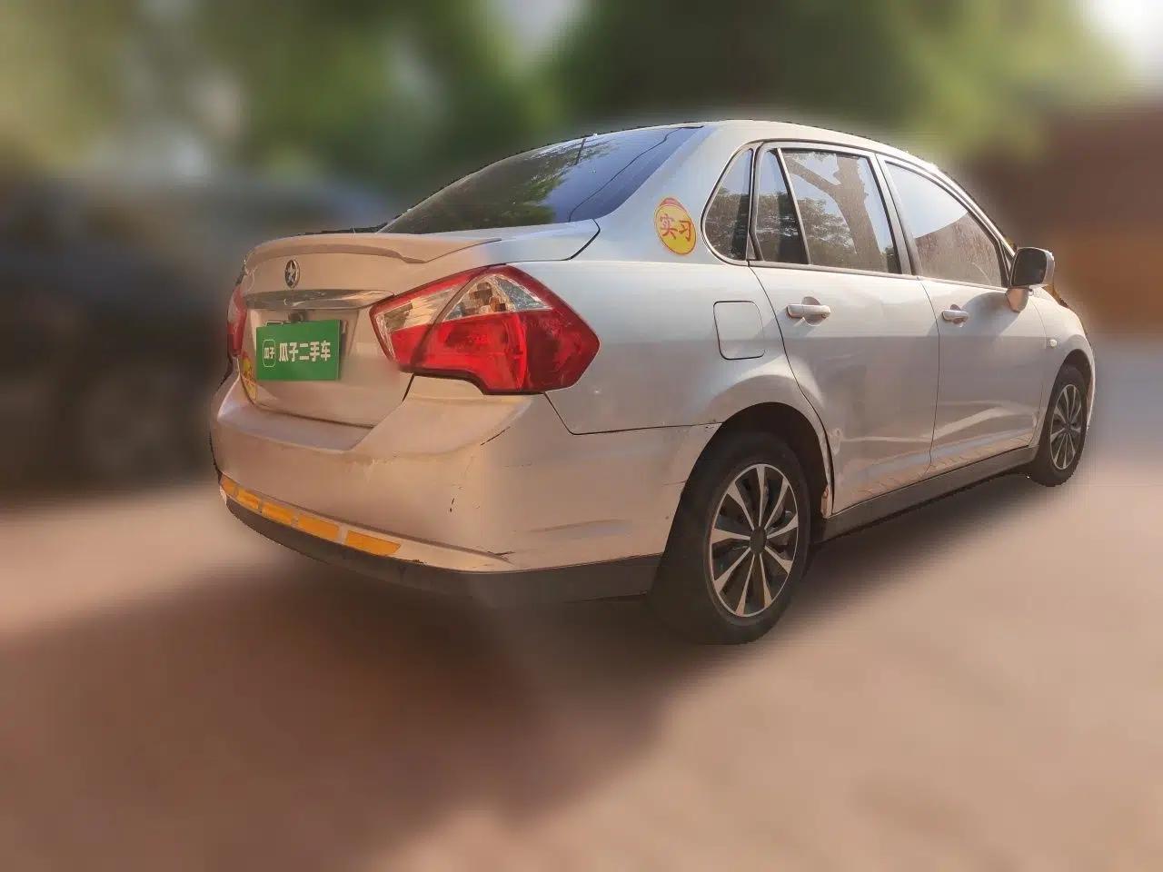 Venucia D50 2013 1.6L Manual Fashion Edition — миниатюра 6