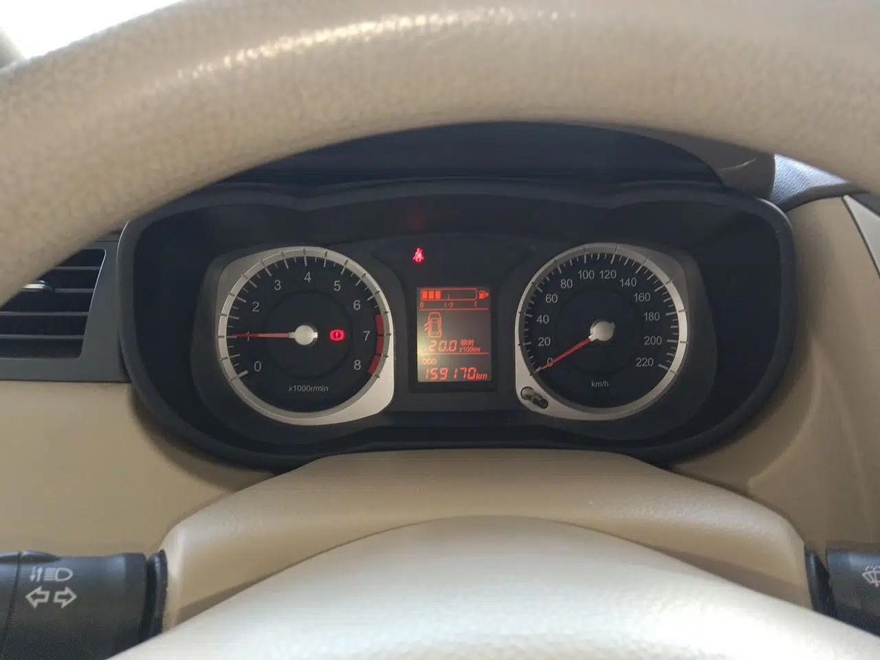 Venucia D50 2013 1.6L Manual Fashion Edition — миниатюра 12