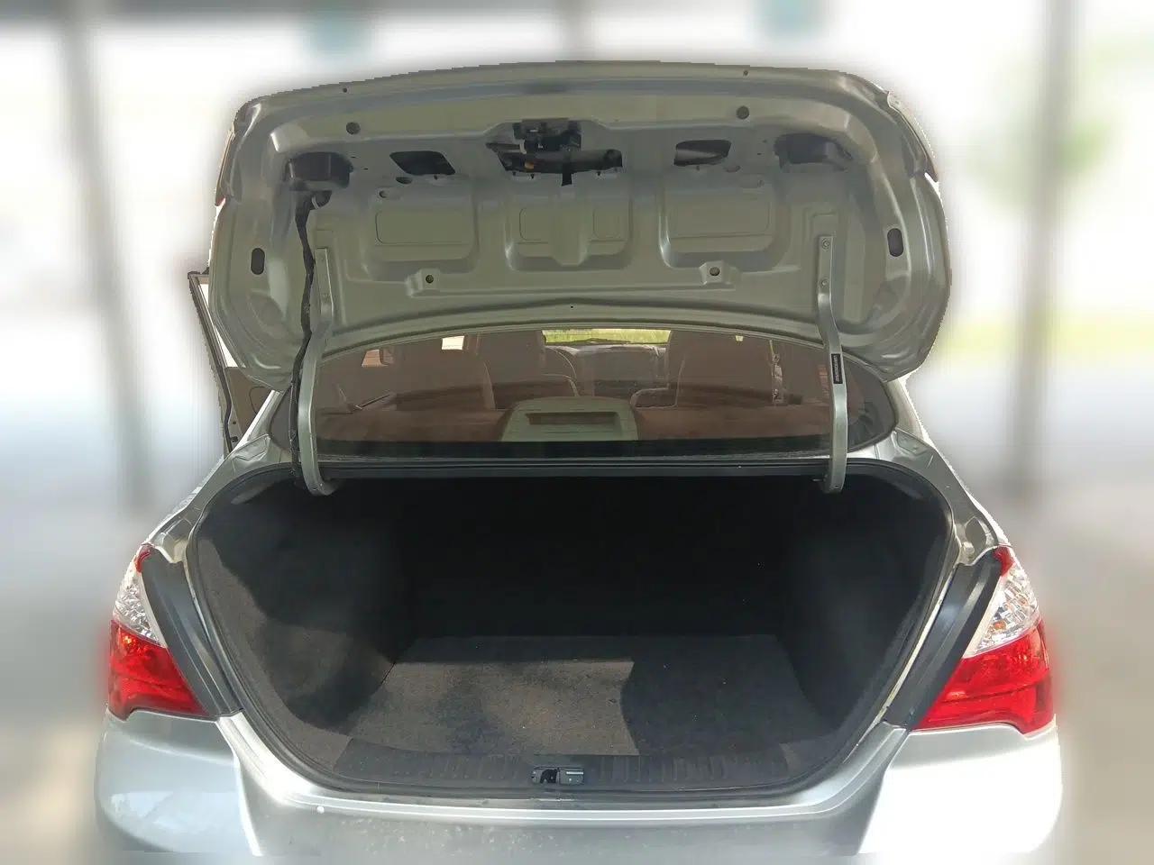 Venucia D50 2013 1.6L Manual Fashion Edition — миниатюра 20
