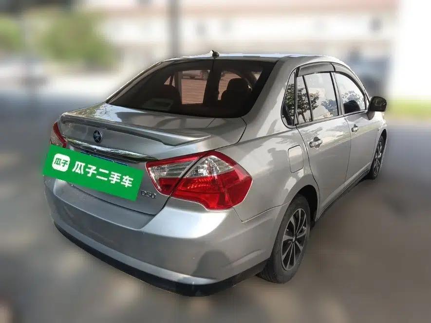 Venucia D50 2013 1.6L Manual Fashion Edition — миниатюра 6