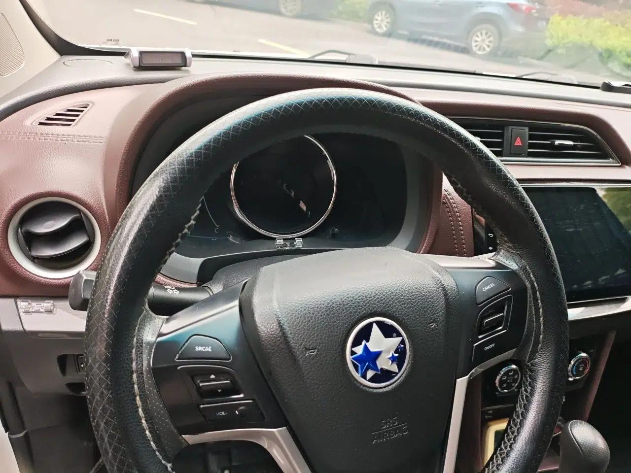 Venucia M50V 2017 1.6L XL CVT Luxury Edition — миниатюра 11