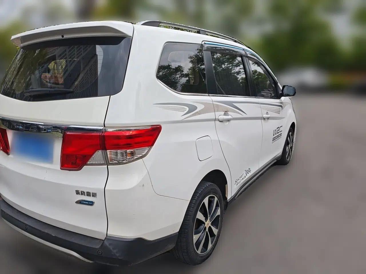 Venucia M50V 2017 1.6L XL CVT Luxury Edition — миниатюра 6